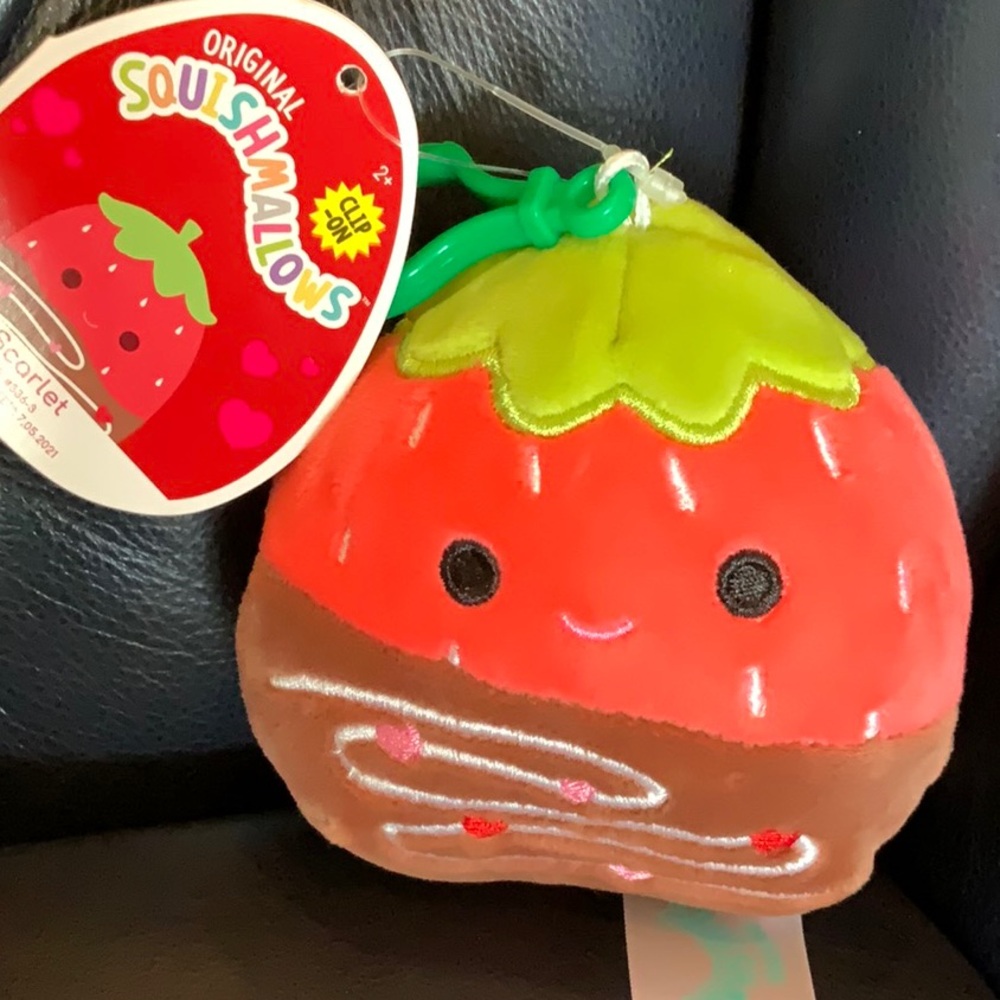 Squishmallows Valentines Scarlet the Chocolate Dipped Strawberry 3” Clip NWT